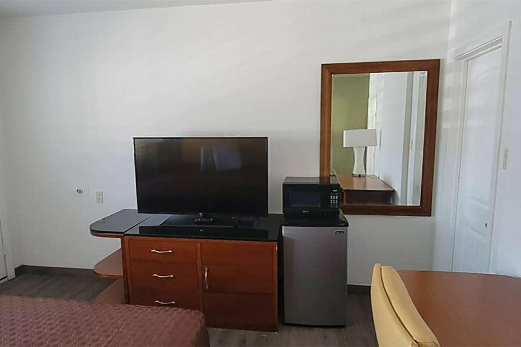 Super 8 El Centro N Hotel Room photo